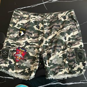 Men Camo cargo shorts.